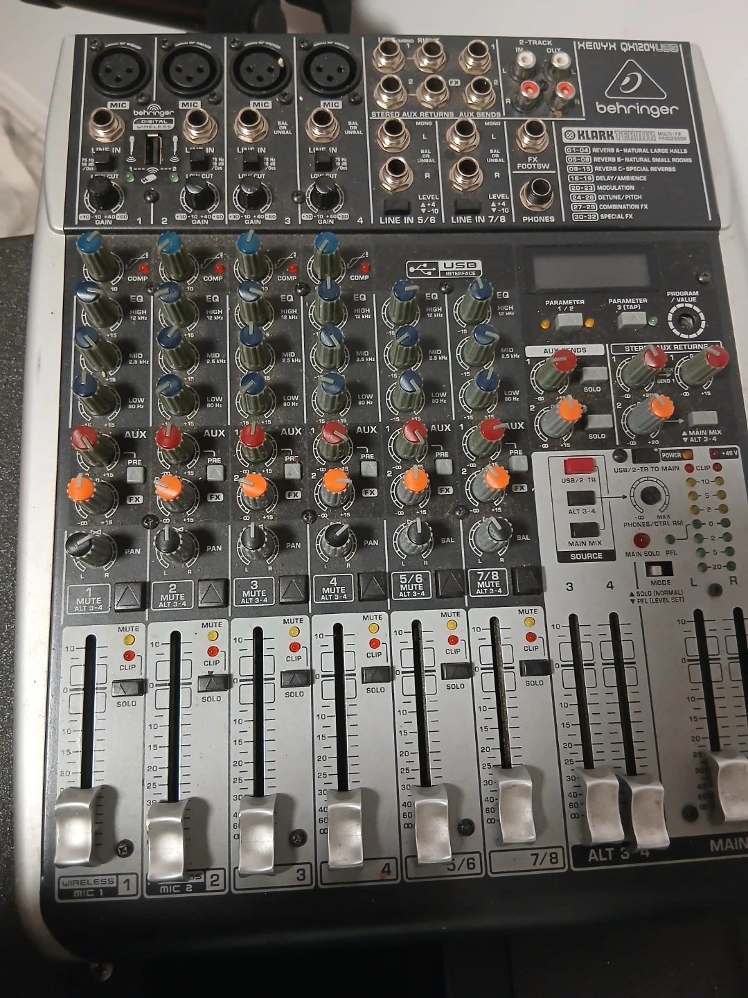 Behringer Xenyx QX1204USB Mixer - photo 4