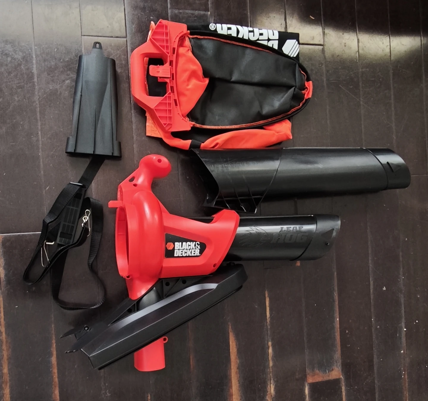some parts of a Black & Decker Leaf Blower Vac with Mulcher Bag - photo 2
