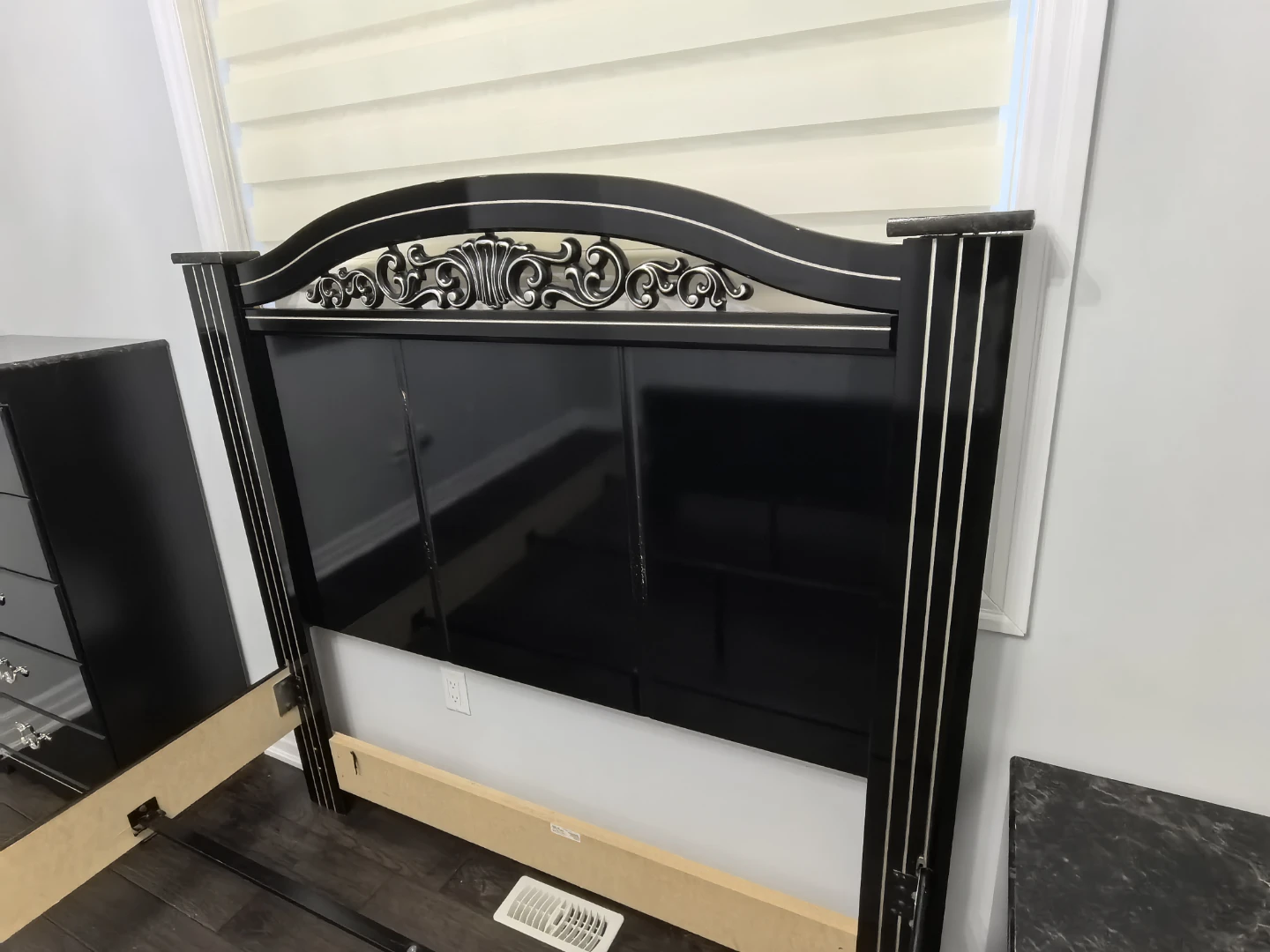 Black Ornate Bedroom Set - Bed, Dresser, Nightstands - photo 2
