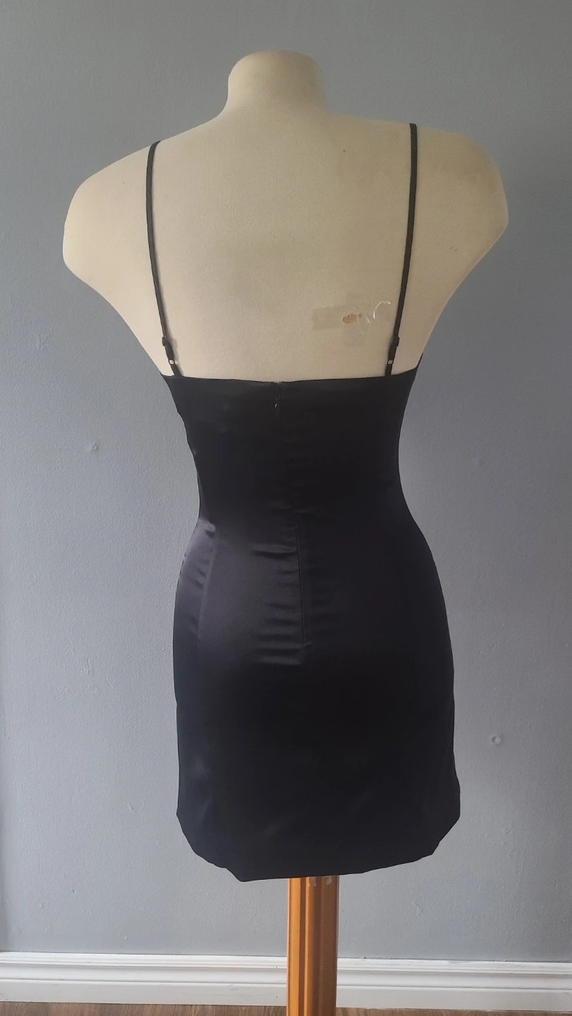 Brand New Black Satin Dress from Aritzia with tags (Size 6) 🏆 - photo 2