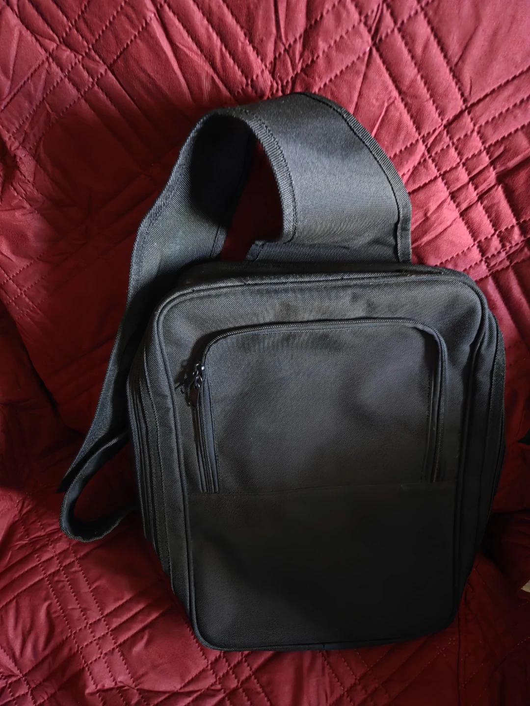 #🤎Free Black Sling Bag