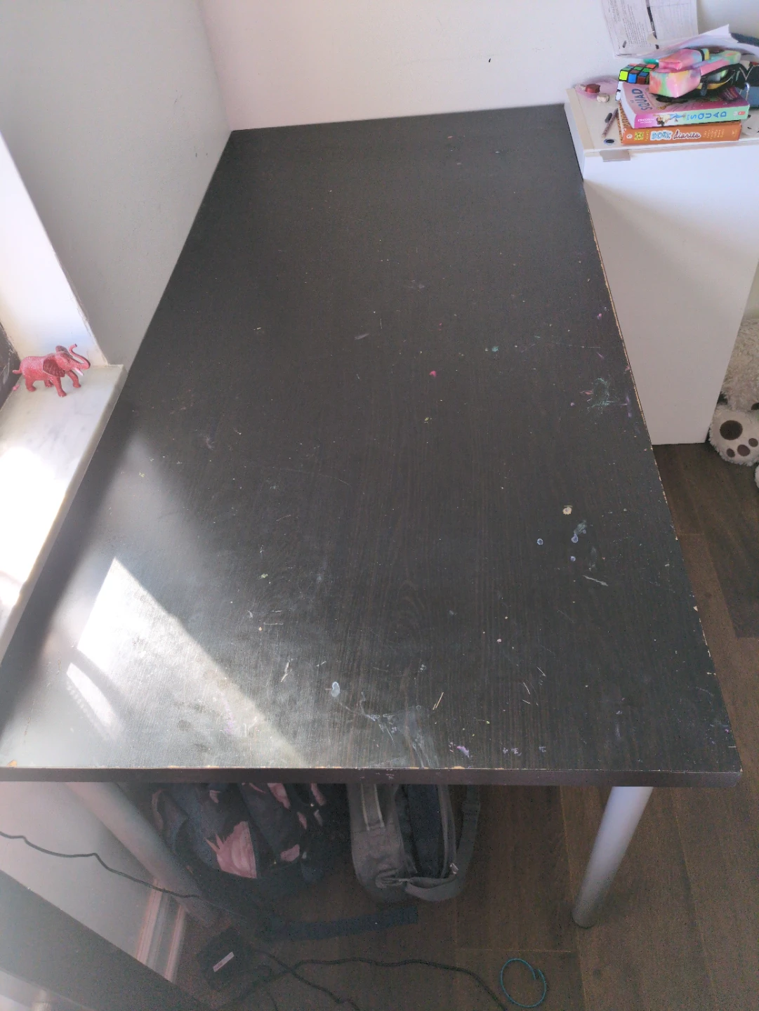 Black Desk with White Legs - photo 2