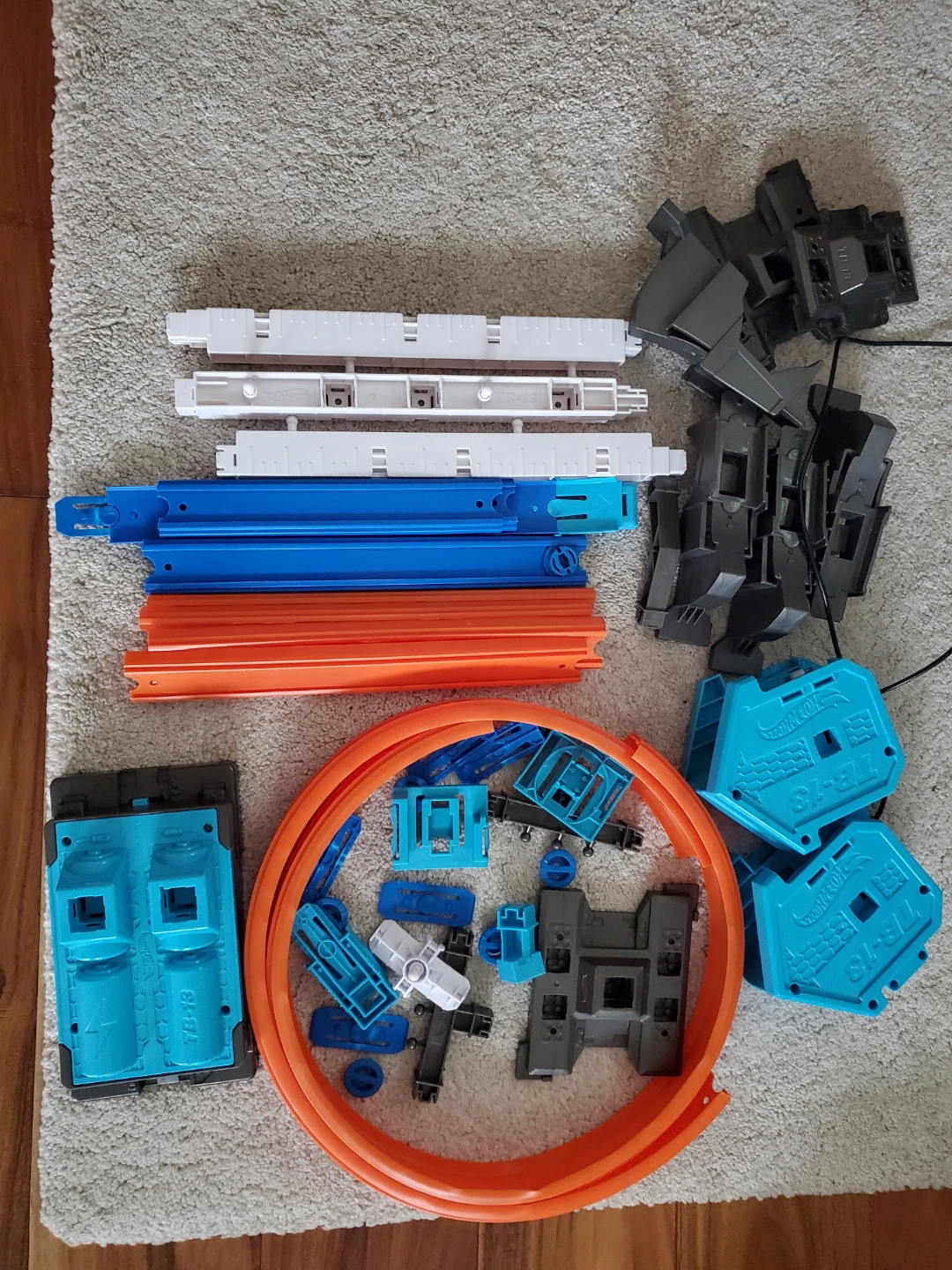 Hot Wheels Track Builder System with Cars