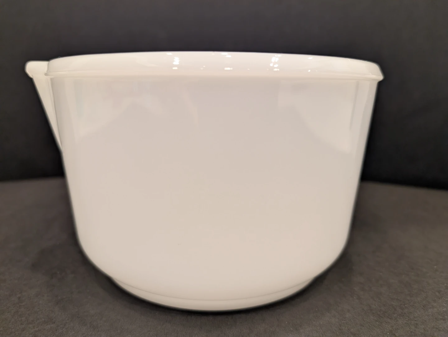 Vintage Ronson Foodmatic milk glass Mixing Bowl