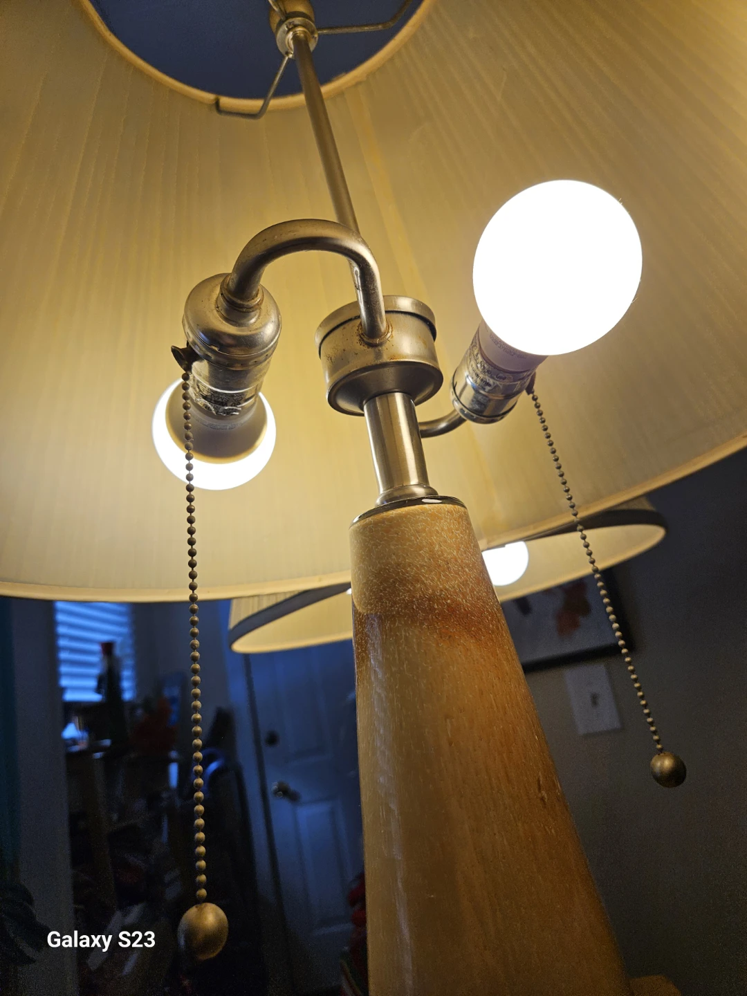 Table Lamp with Shade - photo 2