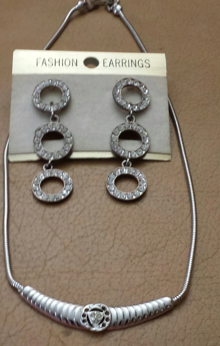 Fashion Jewelry Set: Necklace and Earrings
