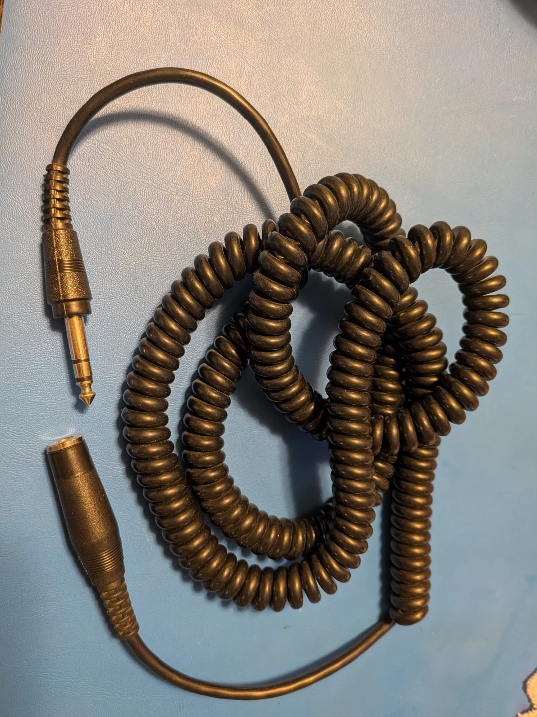 Coiled 1/4 inch audio extension cord