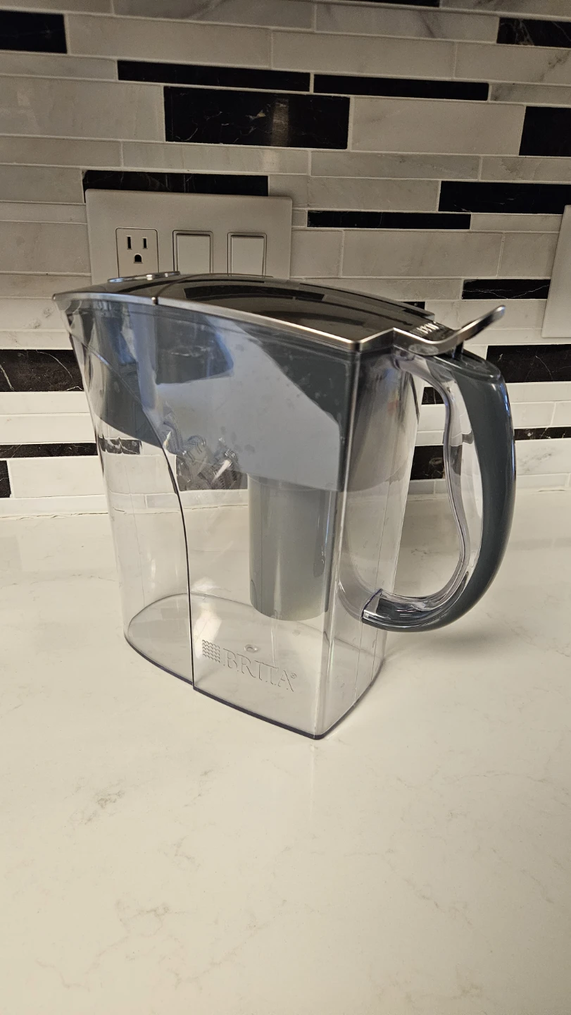 Brita Water Filter Pitcher with 6 Replacement Filters - photo 3