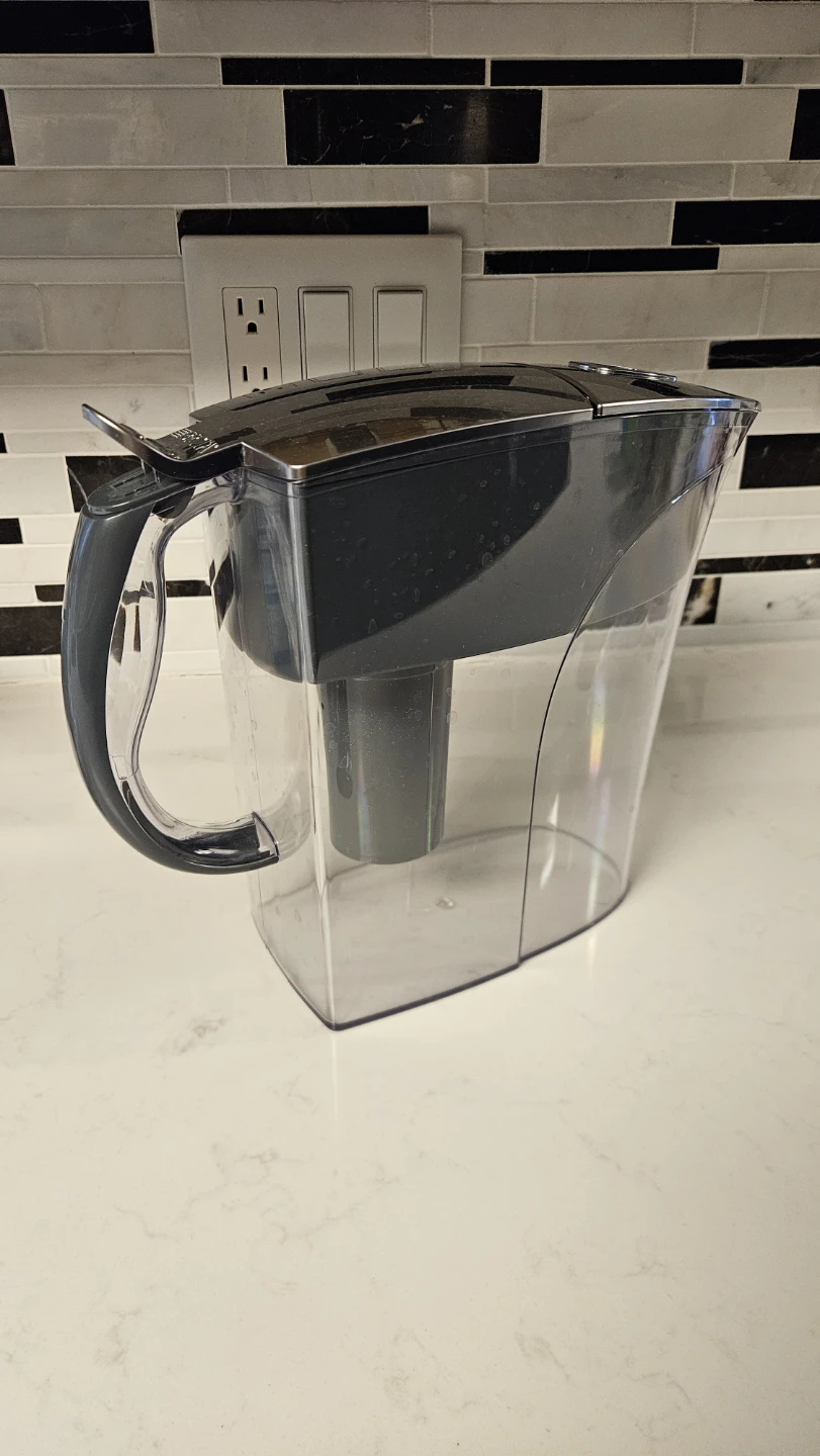 Brita Water Filter Pitcher with 6 Replacement Filters - photo 4