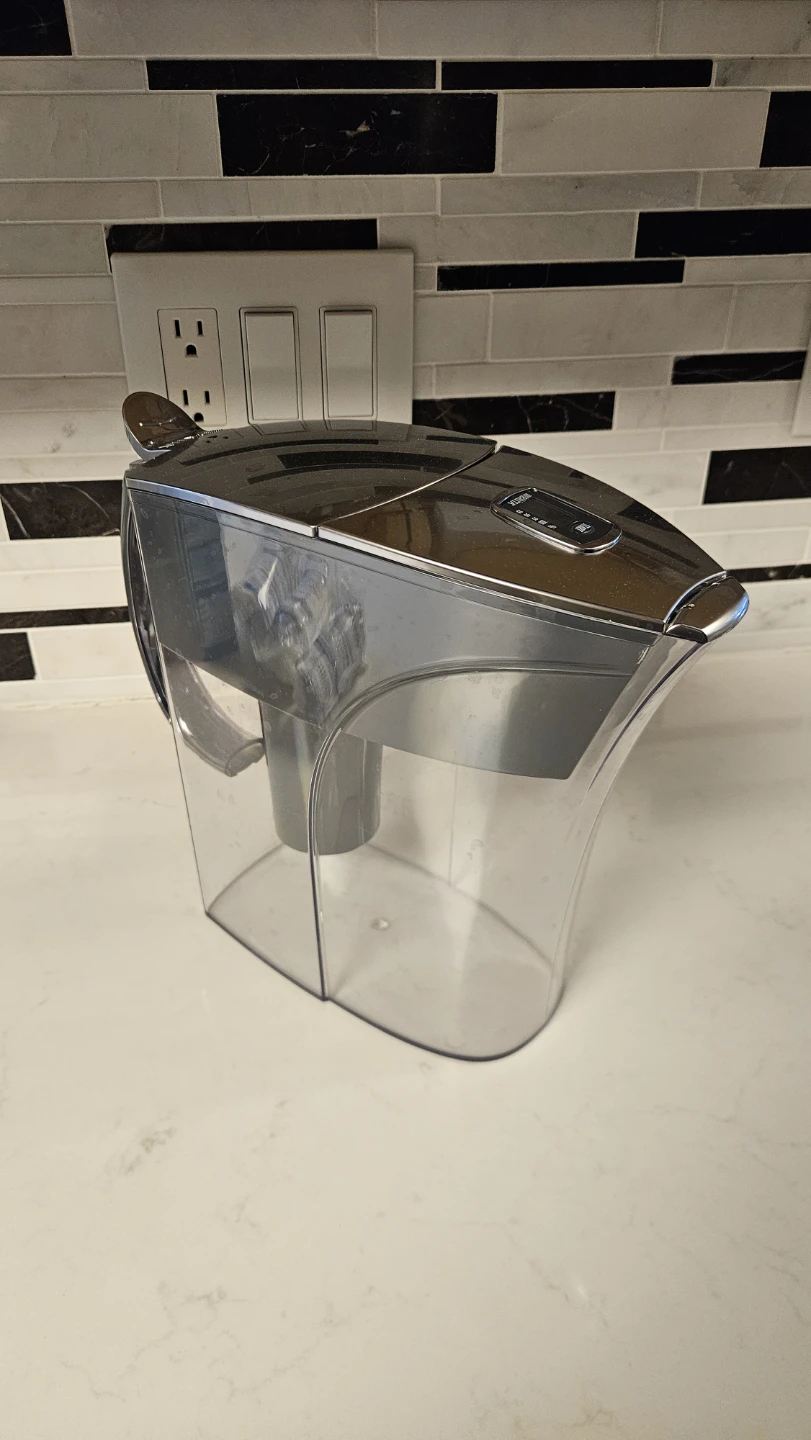 Brita Water Filter Pitcher with 6 Replacement Filters - photo 5