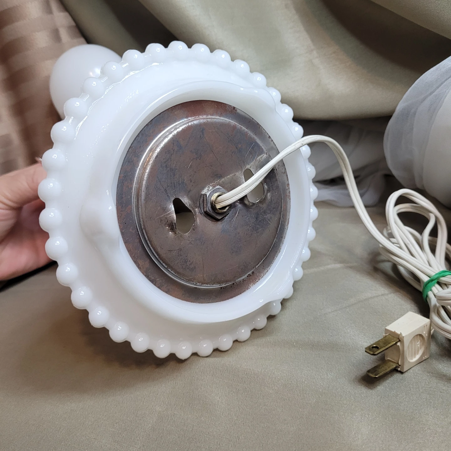 Beautiful Vintage White Milk Glass Wall Sconce - photo 2