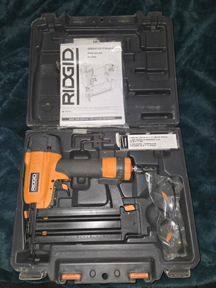 Ridgid R213BNA Brad Nailer with Case - photo 3