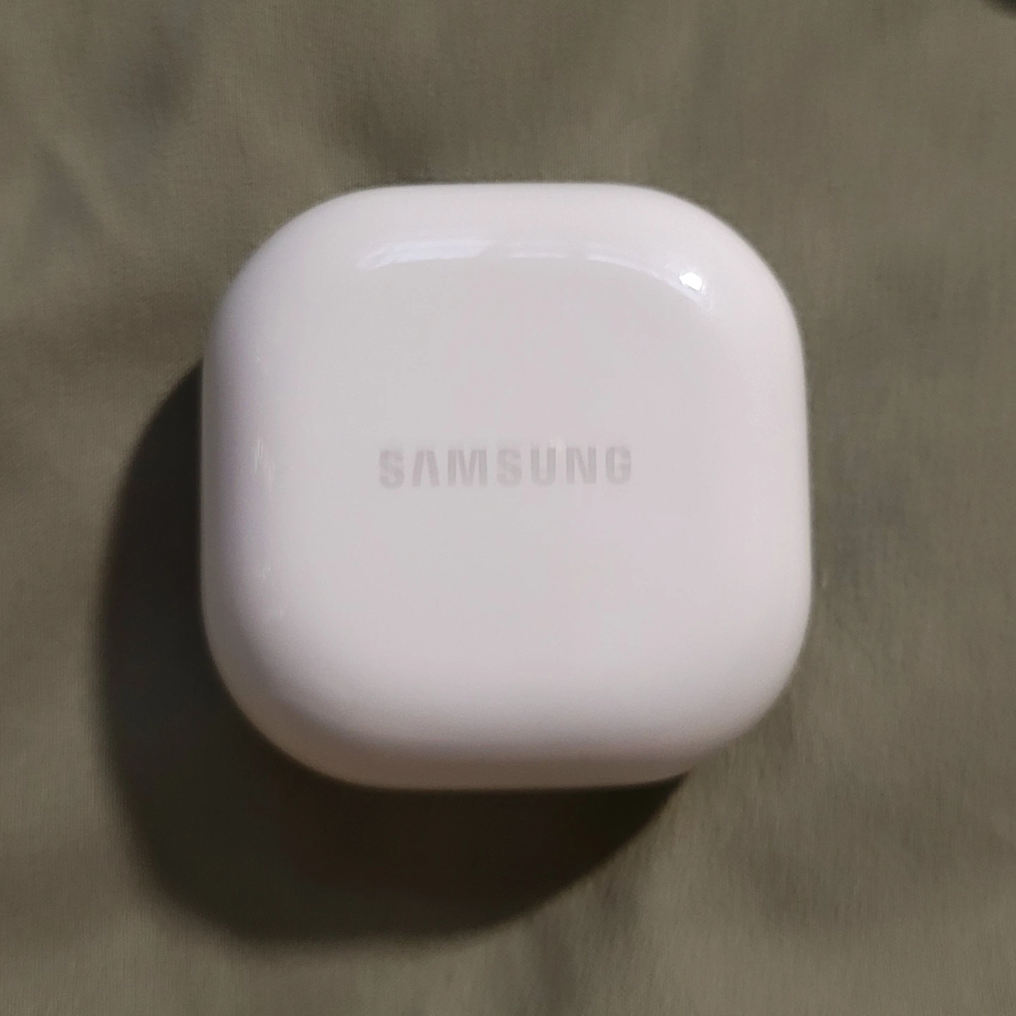 SAMSUNG Galaxy Buds 2 charging case