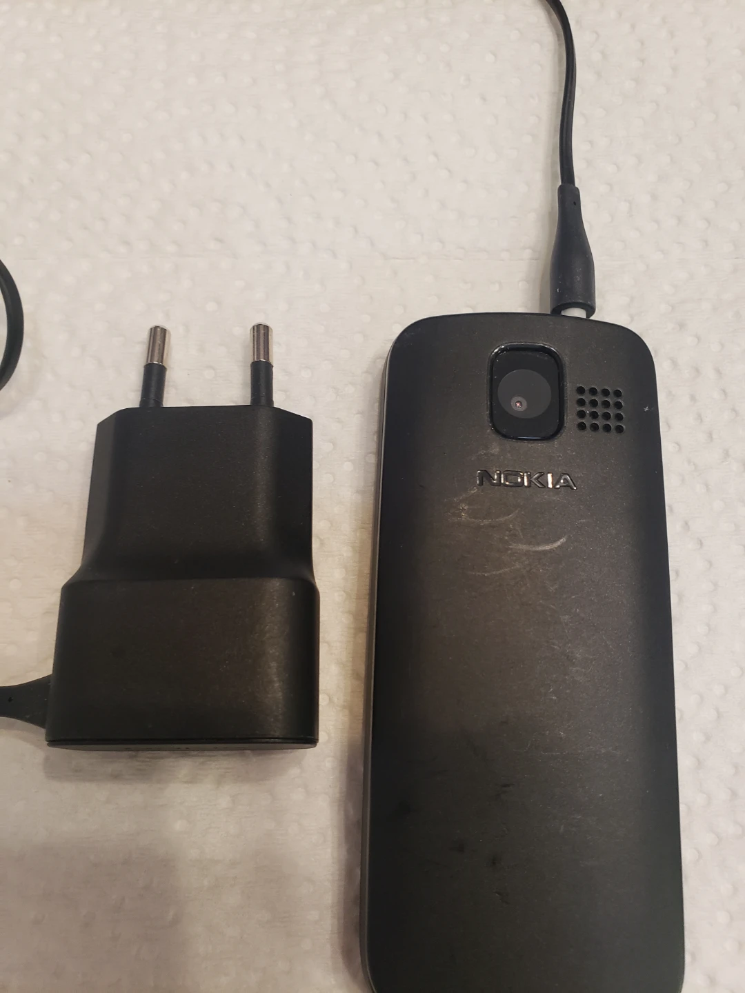 Nokia Basic Cell Phone with Charger - photo 2