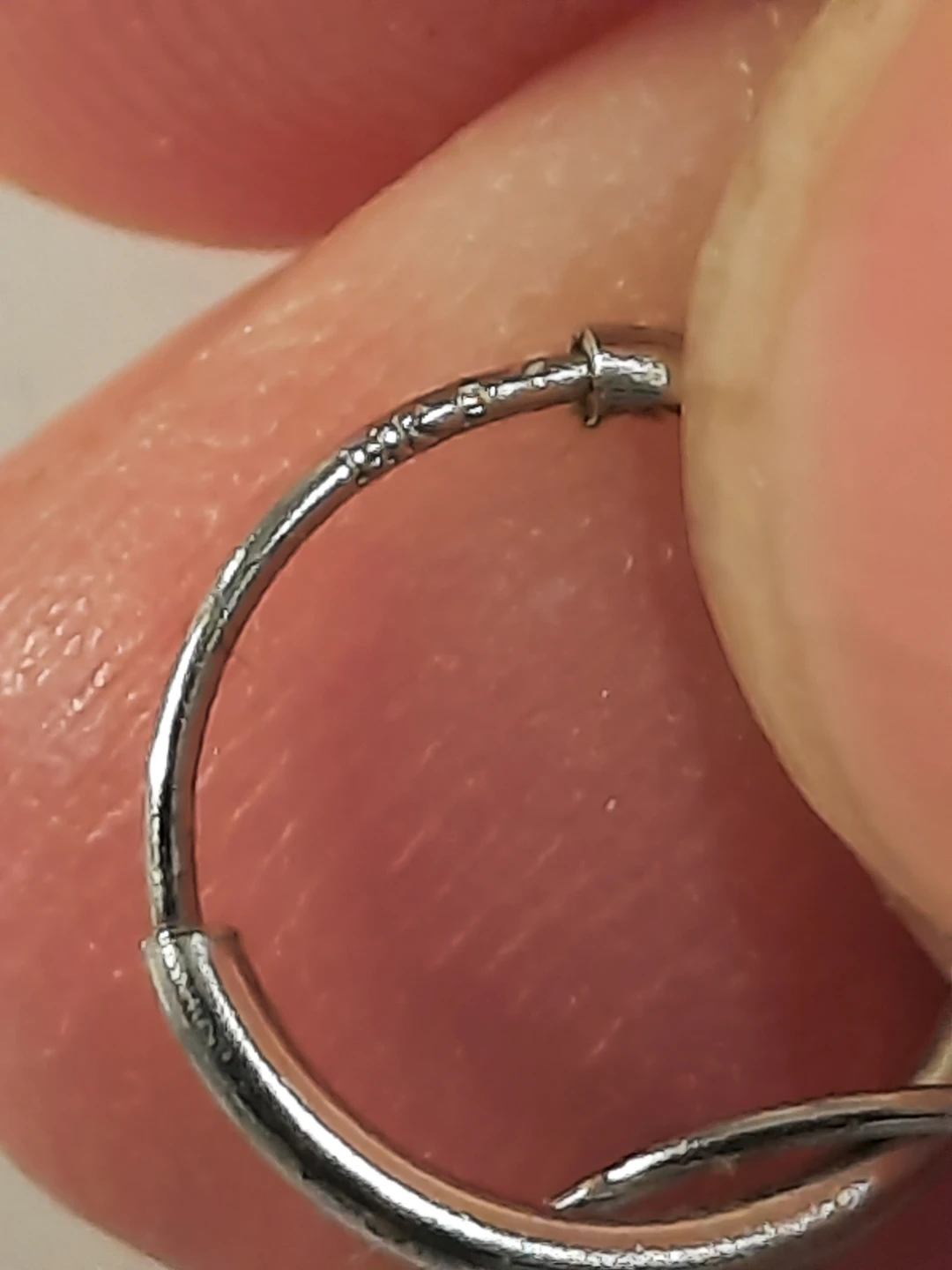 14kt White Gold Hoop Earrings - photo 4