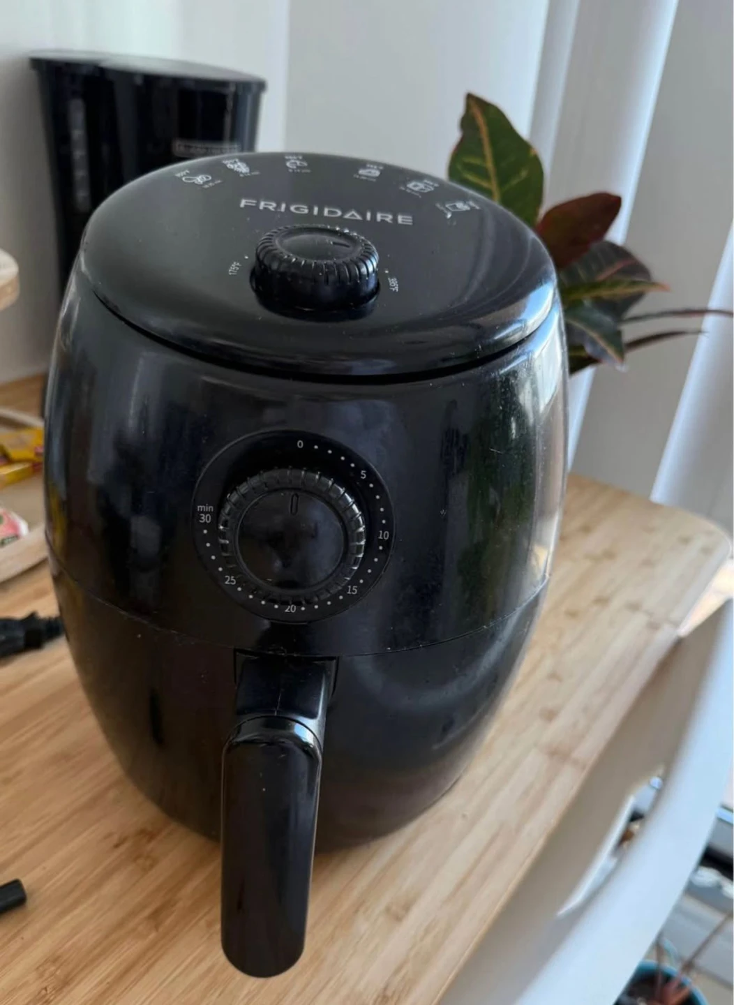 Frigidaire EAF180-BLACK 1.8 Qt Air Fryer - photo 2