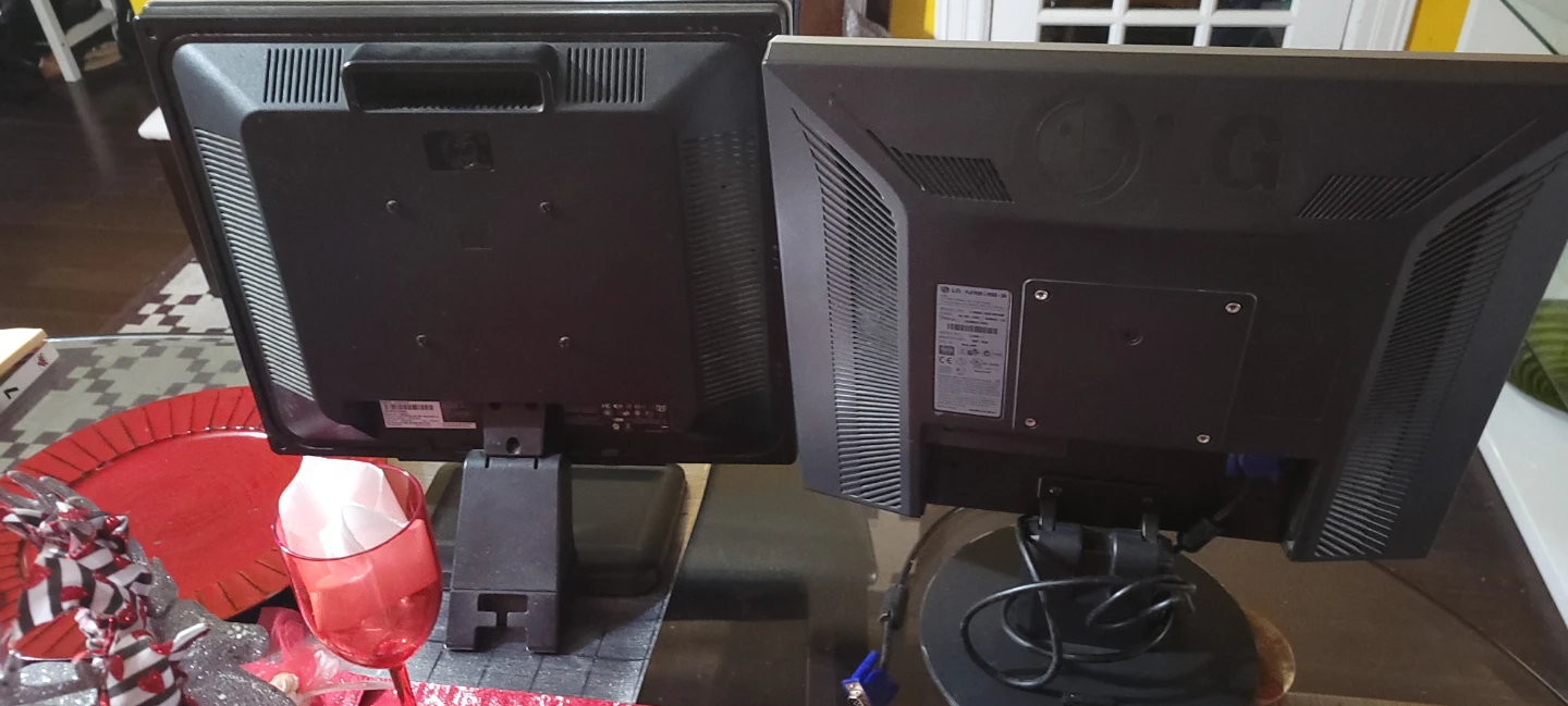 LG Flatron L1950S-SN & HP LE1911 Monitors - photo 2