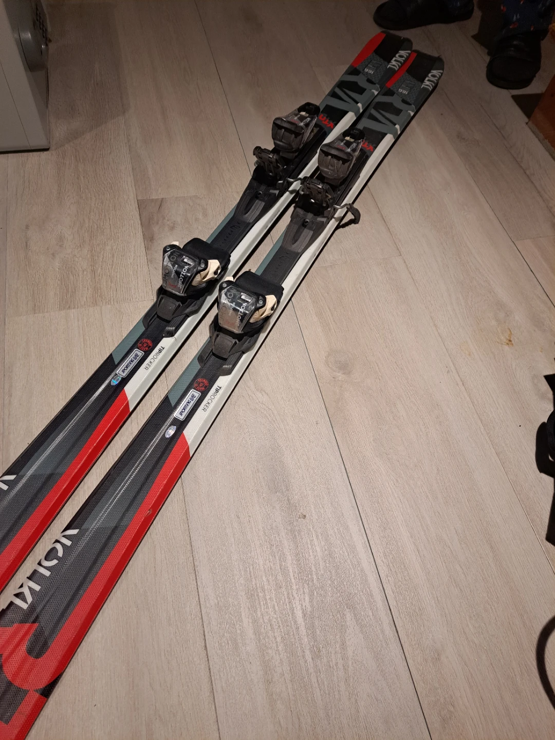 Volkl skis - photo 3