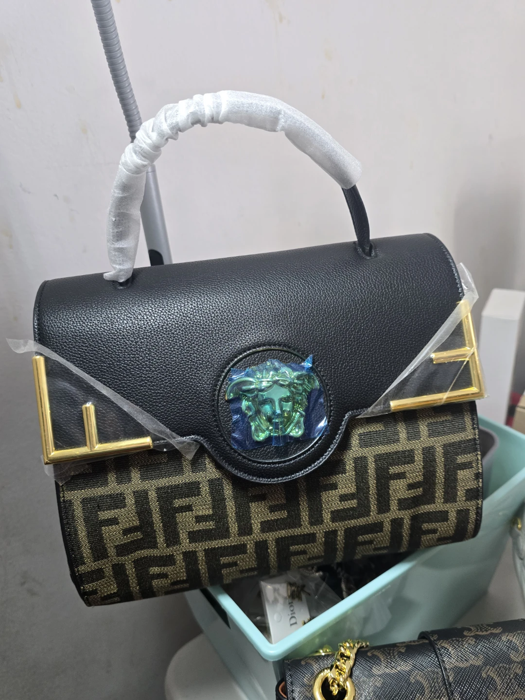 Handbag/ Crossbody bag