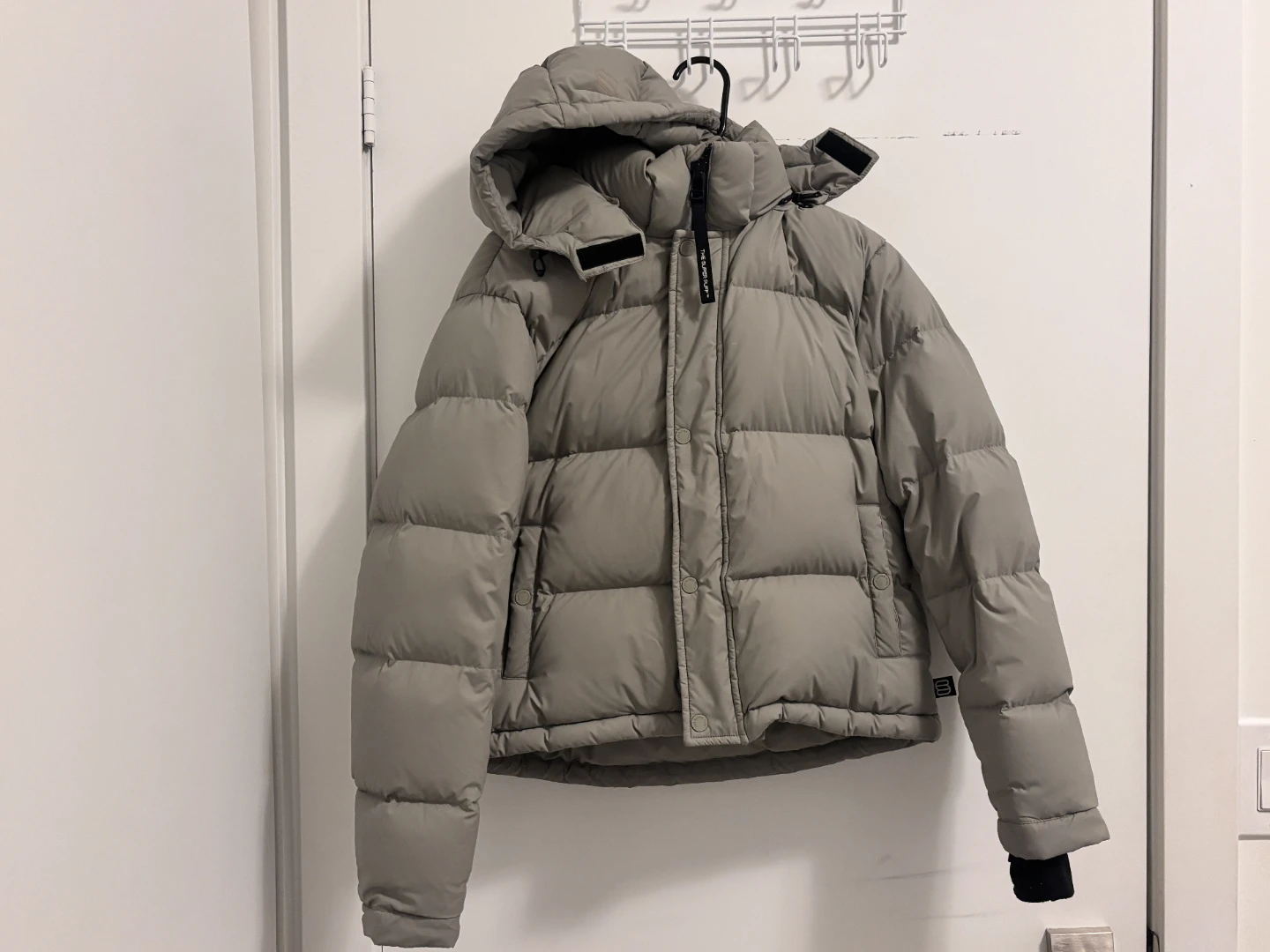 Aritzia The Super Puff Shorty - Size Small - photo 3