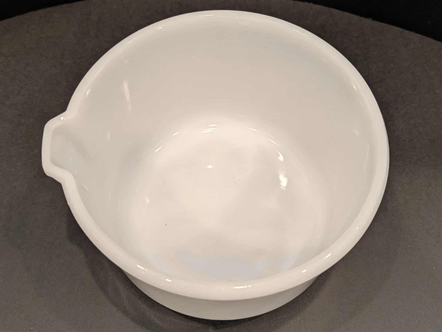 Vintage Ronson Foodmatic milk glass Mixing Bowl - photo 2