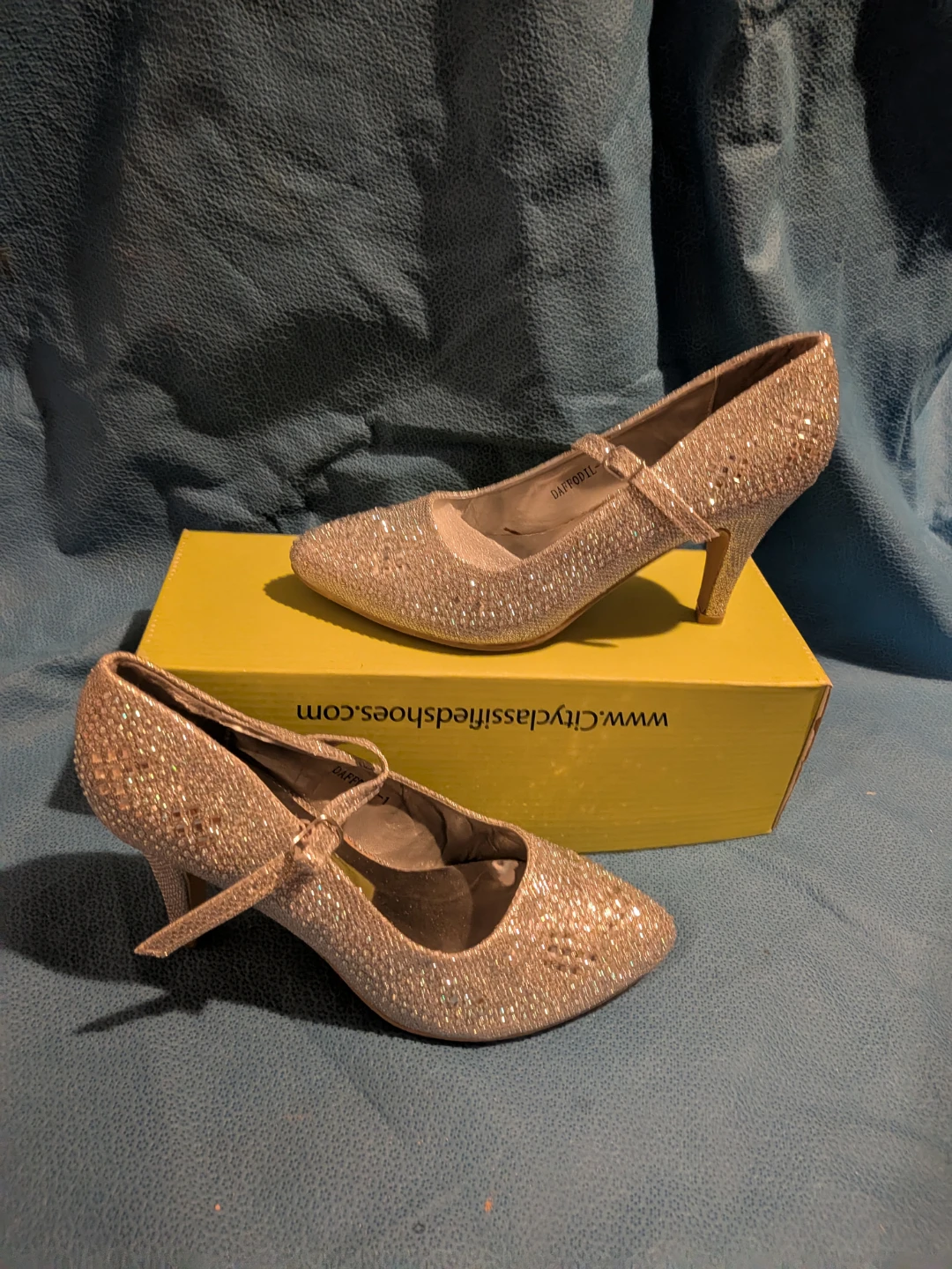 Women's Sparkle Heels, Size 6 - photo 2