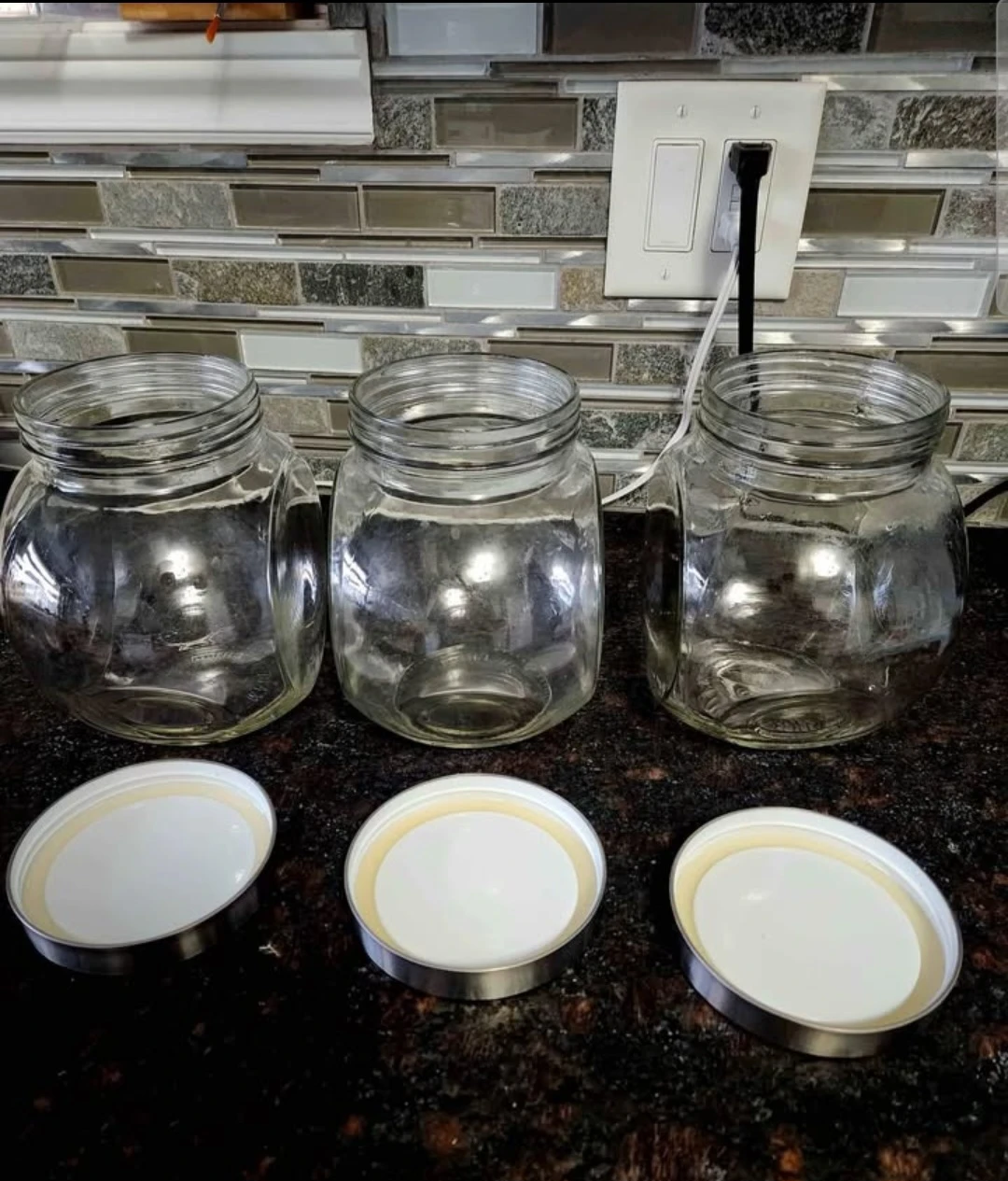 Set of 3 Glass Mason Jars with Lids