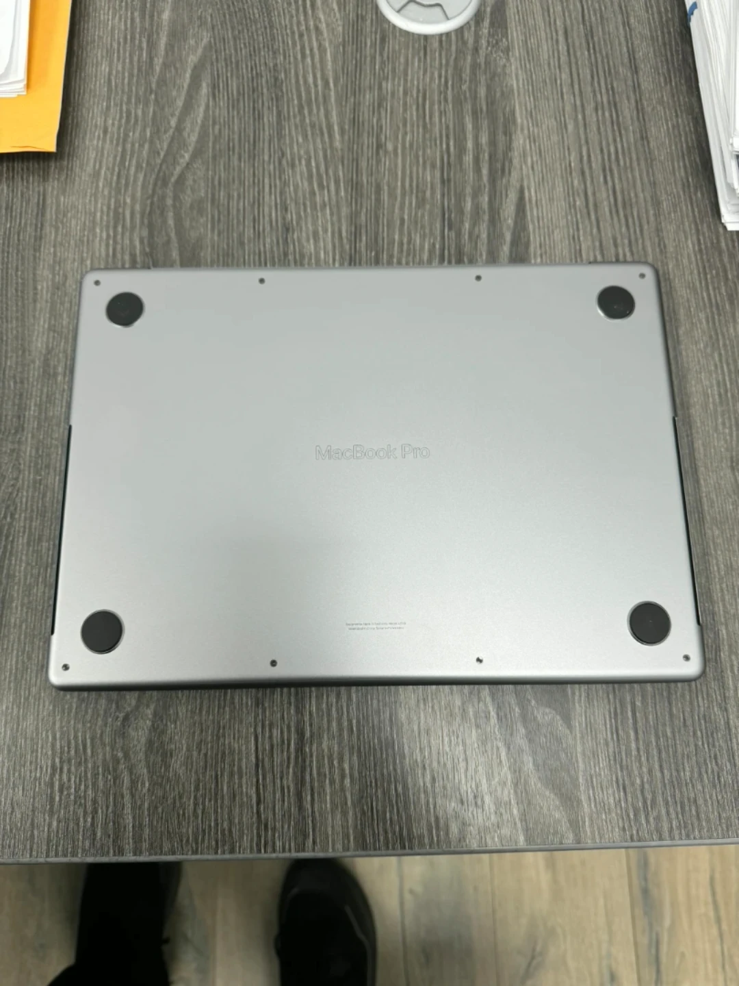 MacBook Pro M3 14 Inch  8GB Ram - photo 3