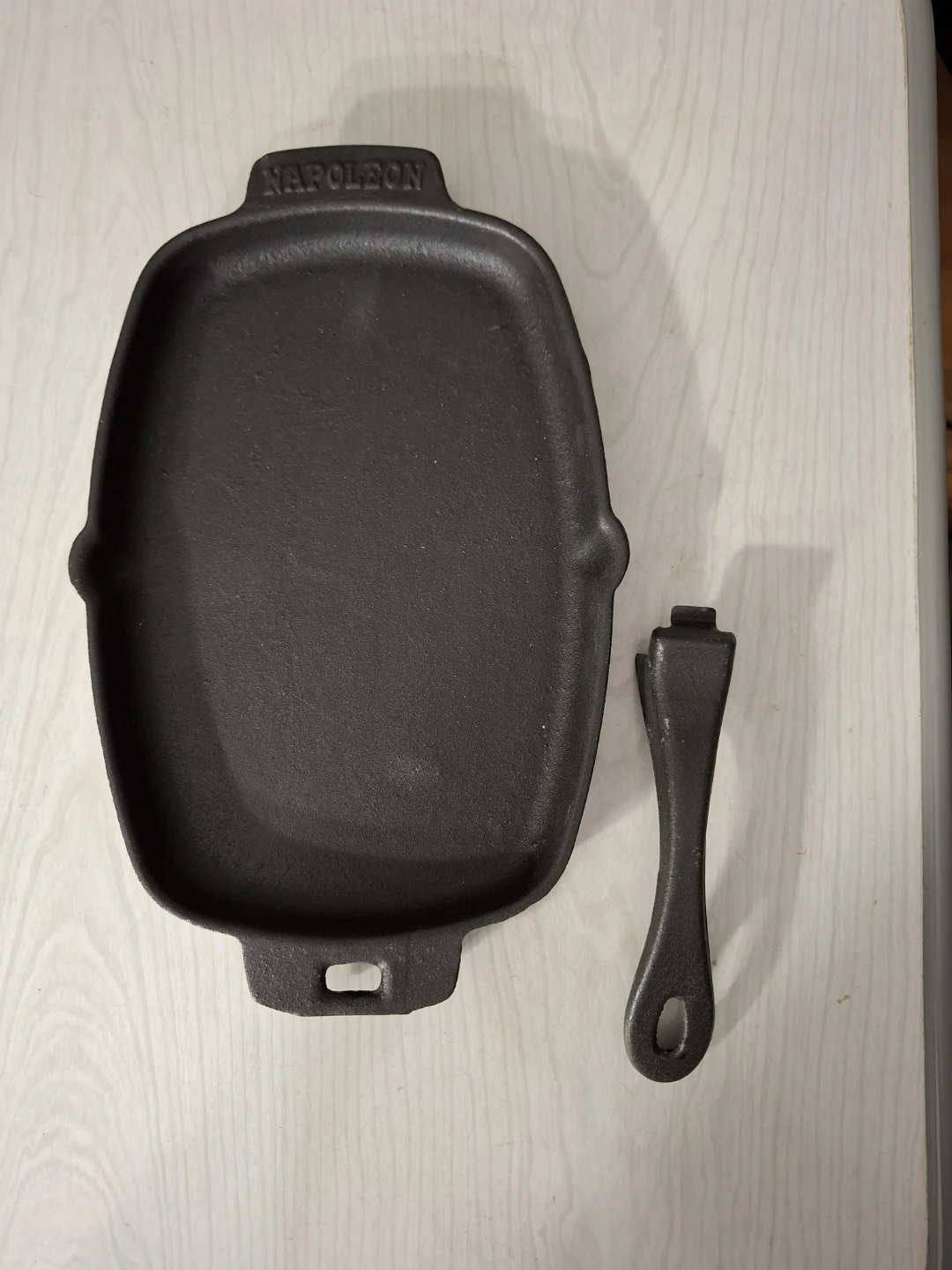 Napoleon Cast Iron Sizzle Platter + Bamboo Server Set - photo 3