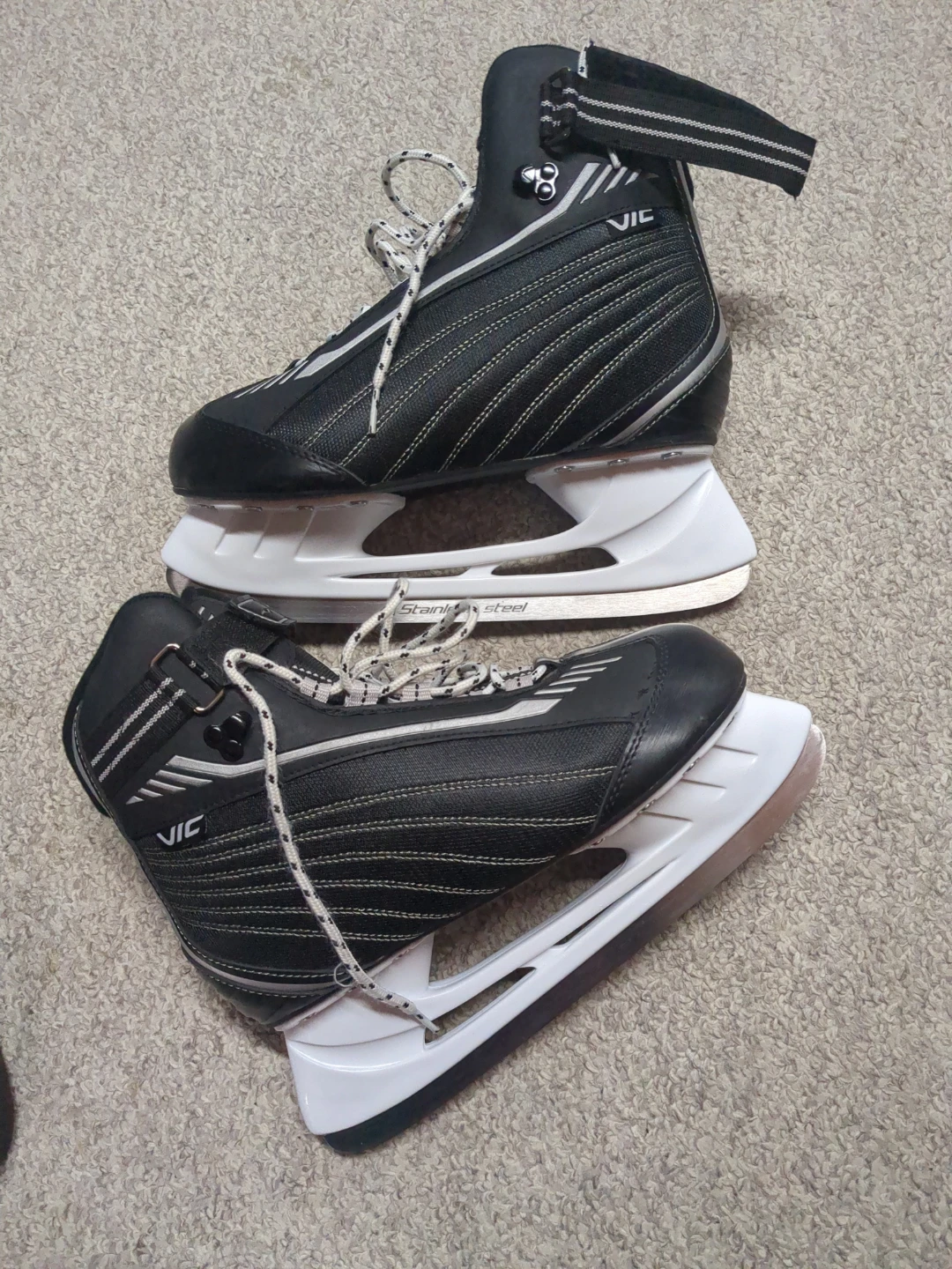 VIC Hockey Ice Skates - Size US 7 - photo 2