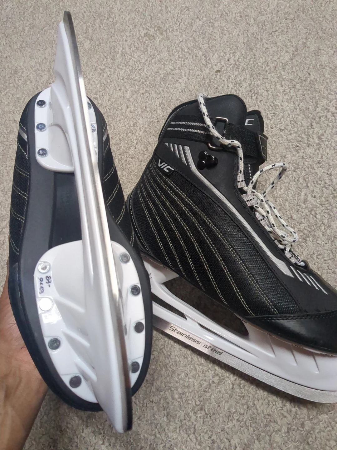 VIC Hockey Ice Skates - Size US 7 - photo 5