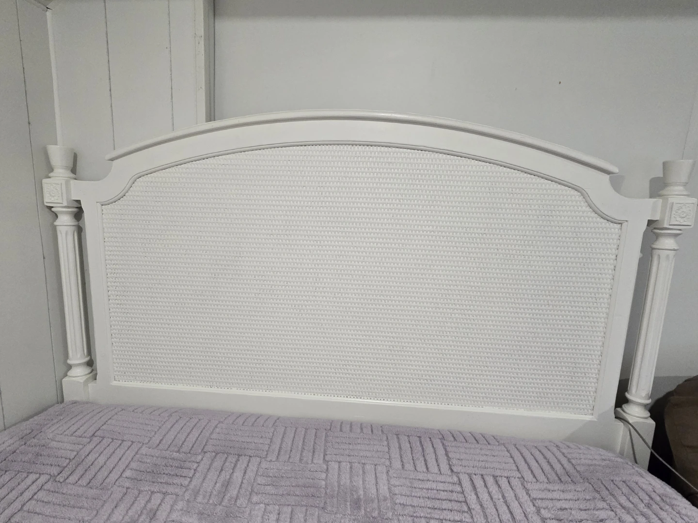Queen Size Bed Frame with Box Spring – Very Good Condition - photo 2