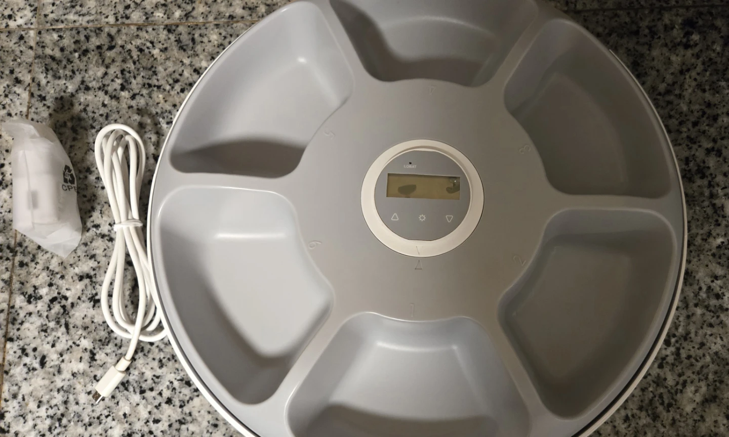 Automatic Pet Feeder - photo 2