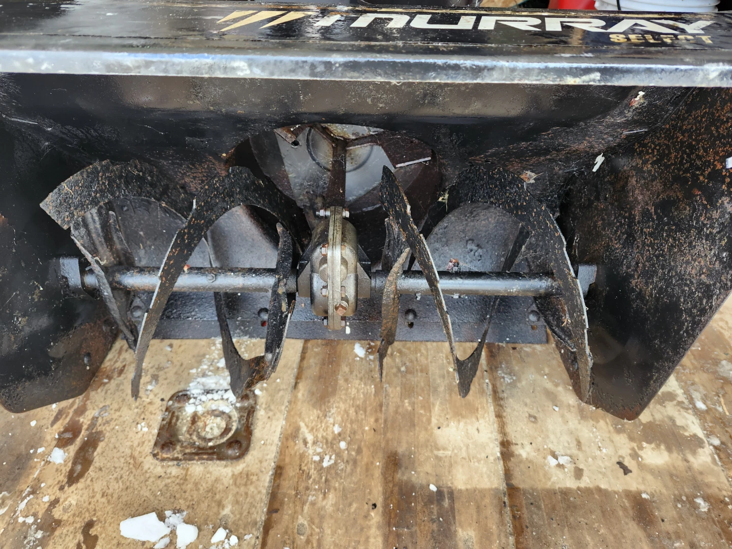 Heavy Duty Murray Snowblower 27inch 2 stage - photo 4