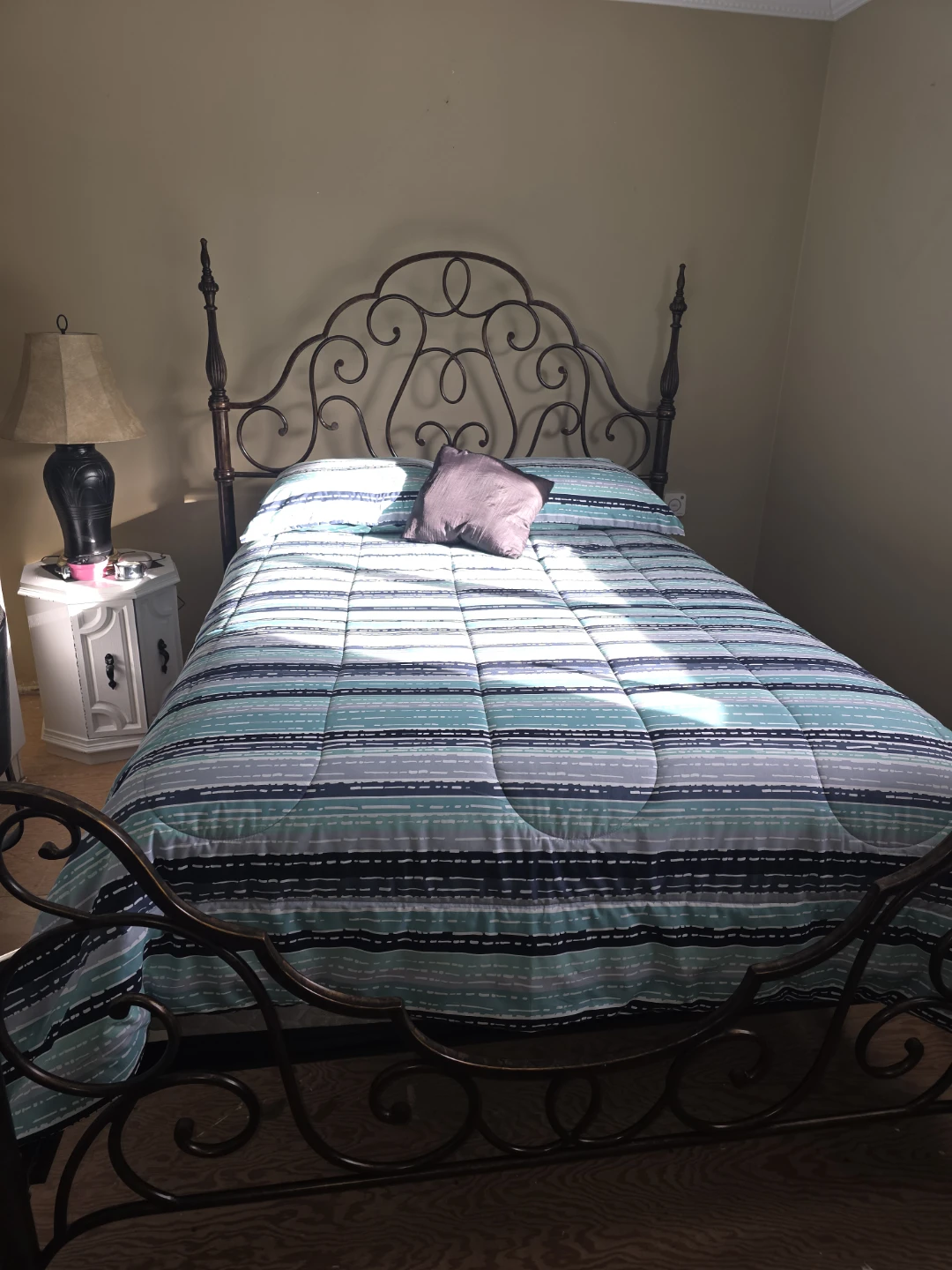 Wrought Iron Bed Frame - Queen Size - photo 2