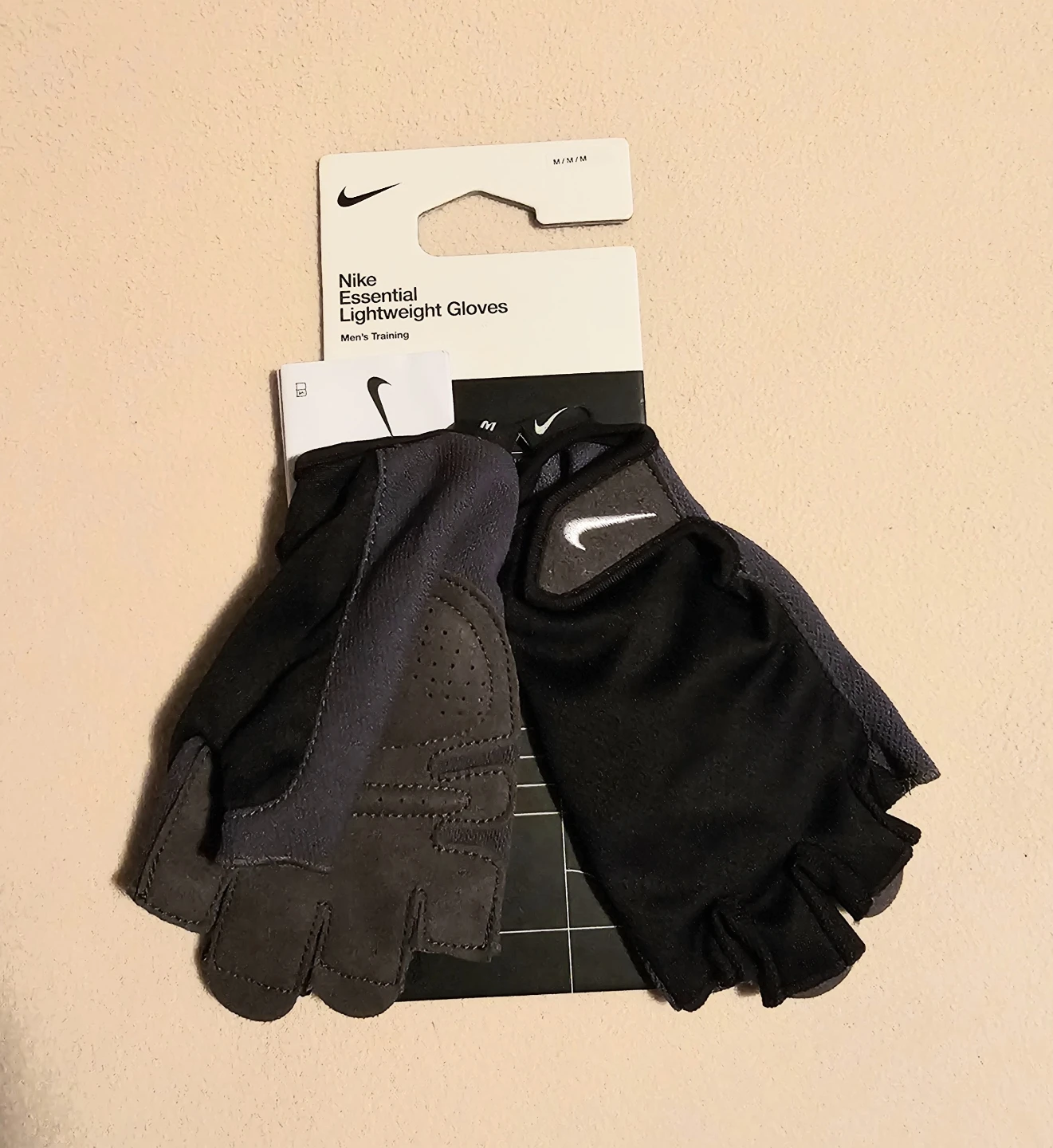 NEW Nike Lightweight Training Gloves - Medium $8