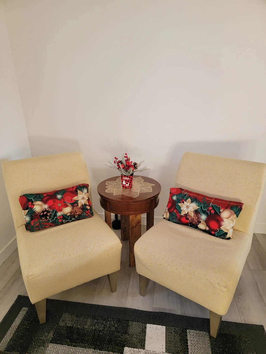 Set of 2 Accent Chairs