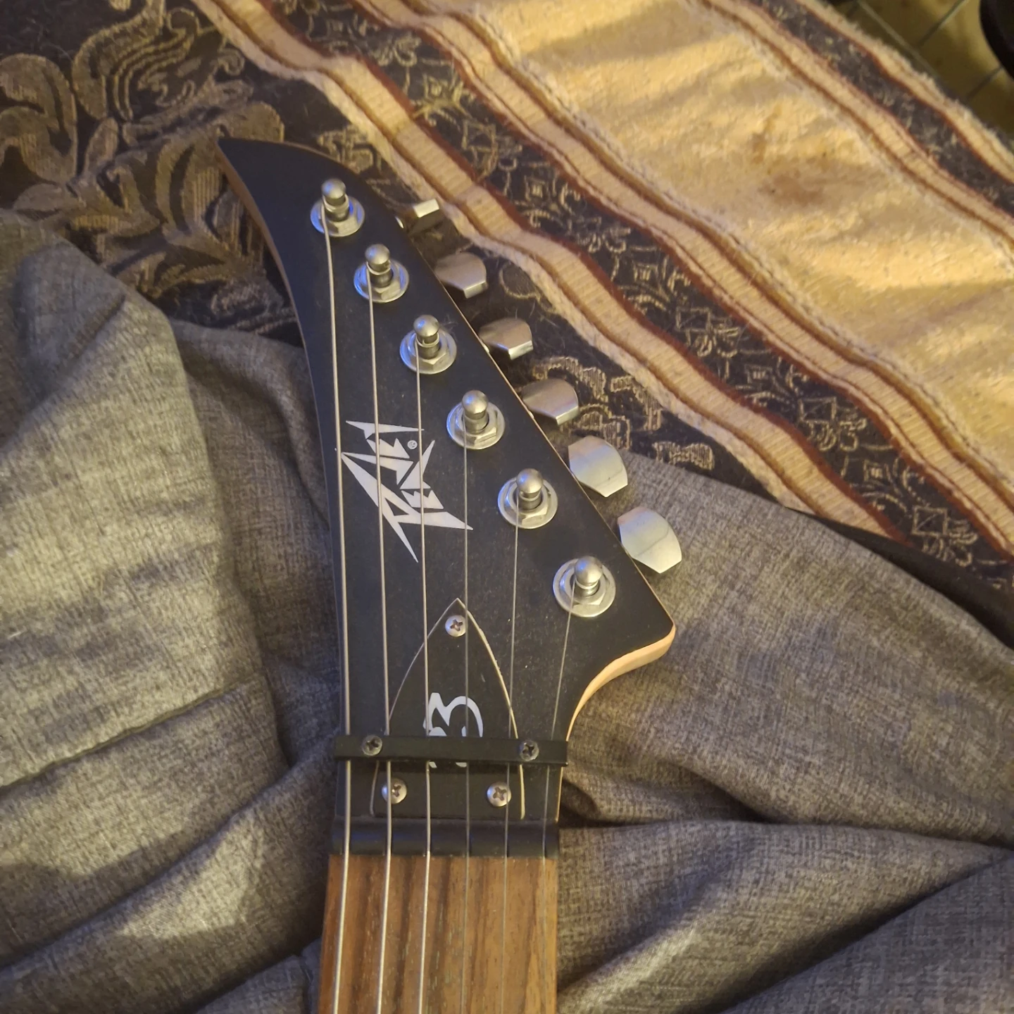 Peavey Electric Guitar - photo 2