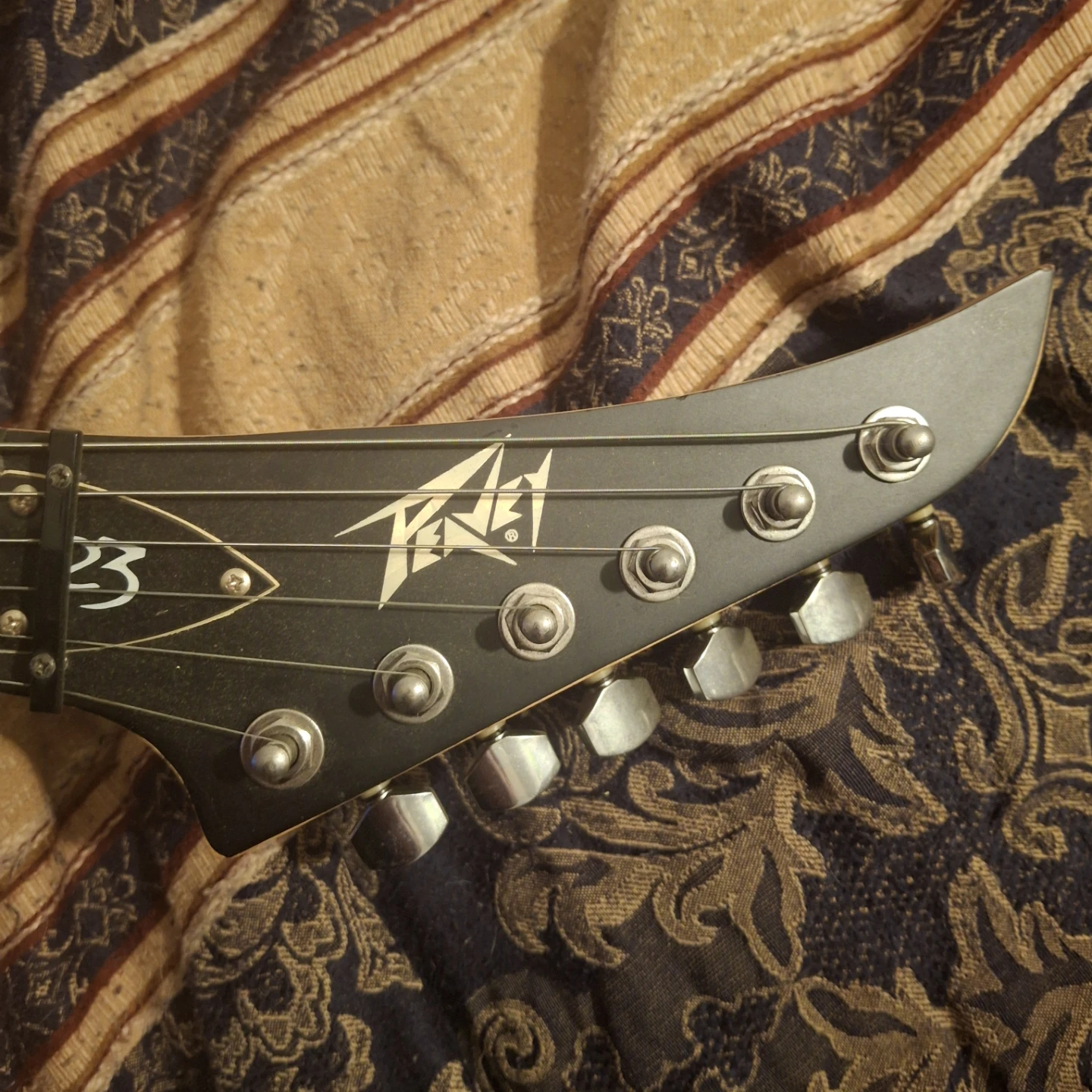 Peavey Electric Guitar - photo 3