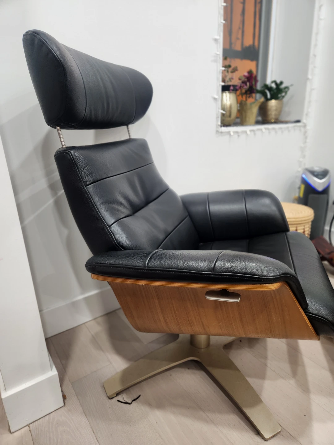 Black Leather Swivel Lounge Chair & Ottoman - photo 3