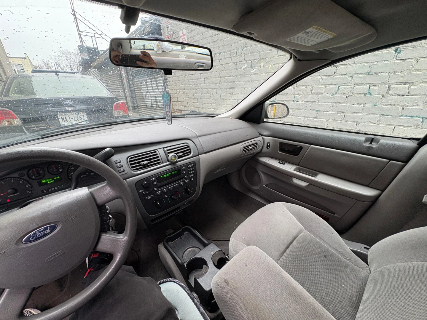 Ford Taurus Sedan - Silver - photo 3