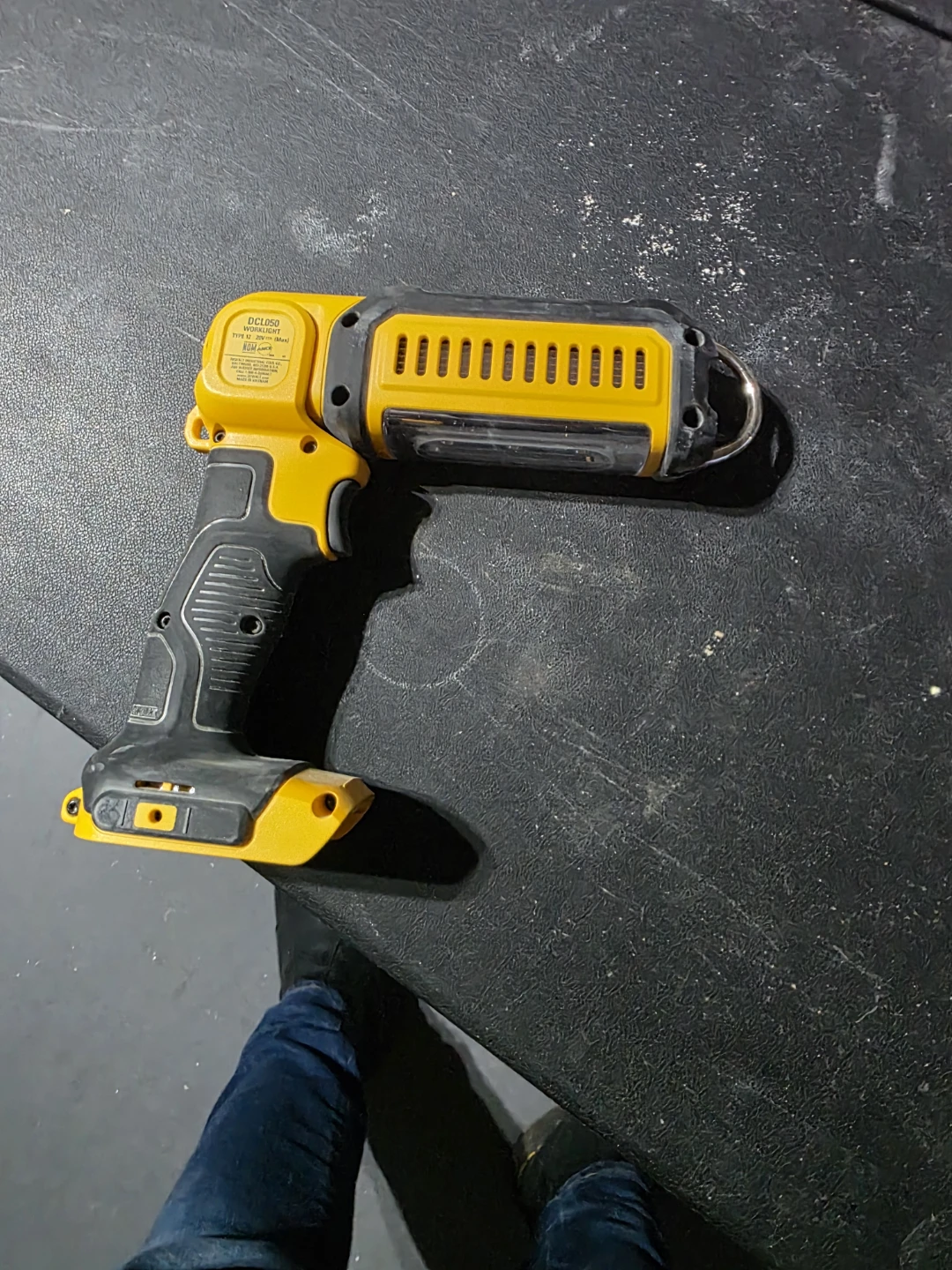 DeWalt DCL050 Worklight - Yellow/Black - photo 4