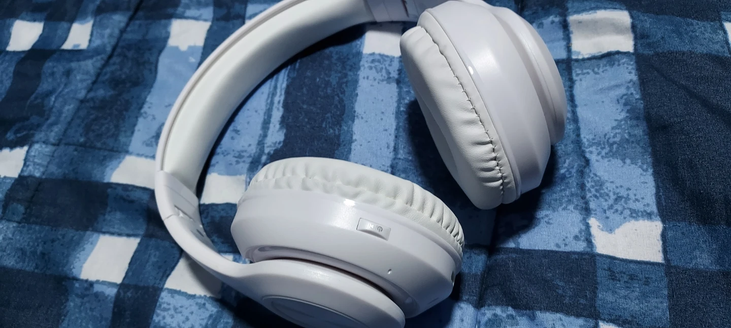 White Wireless Headphones with Charger - photo 5