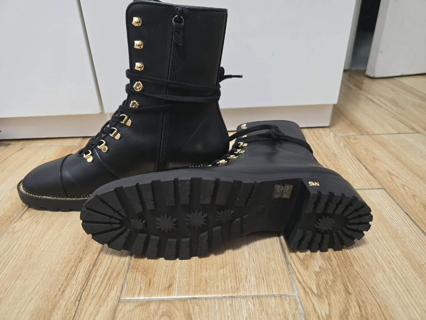 Stuart Weitzman Black Leather Boots US 6.5B - photo 4