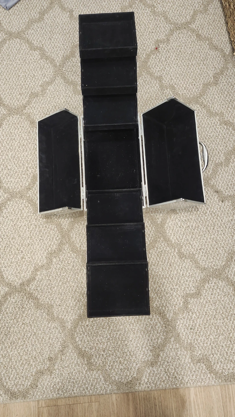 Beaudy Silver Aluminum Makeup Organizer Case - photo 4