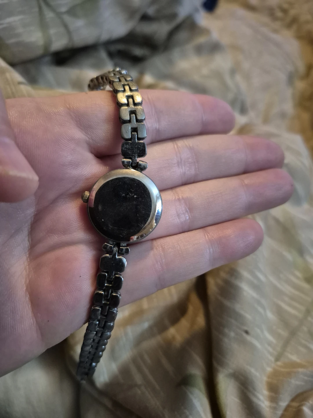 YAQIN Women's Quartz Watch with Rhinestones - photo 2