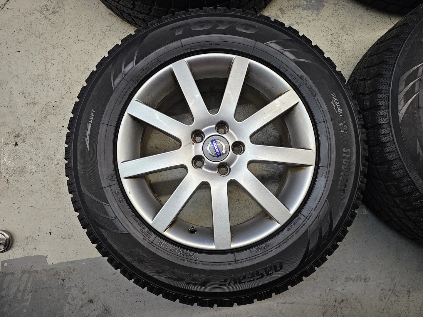 VOLVO XC90 WINTER TIRES ON O.E.M RIMS 245/65 R17 - photo 2
