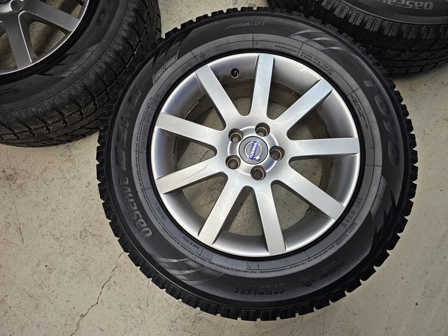 VOLVO XC90 WINTER TIRES ON O.E.M RIMS 245/65 R17 - photo 3