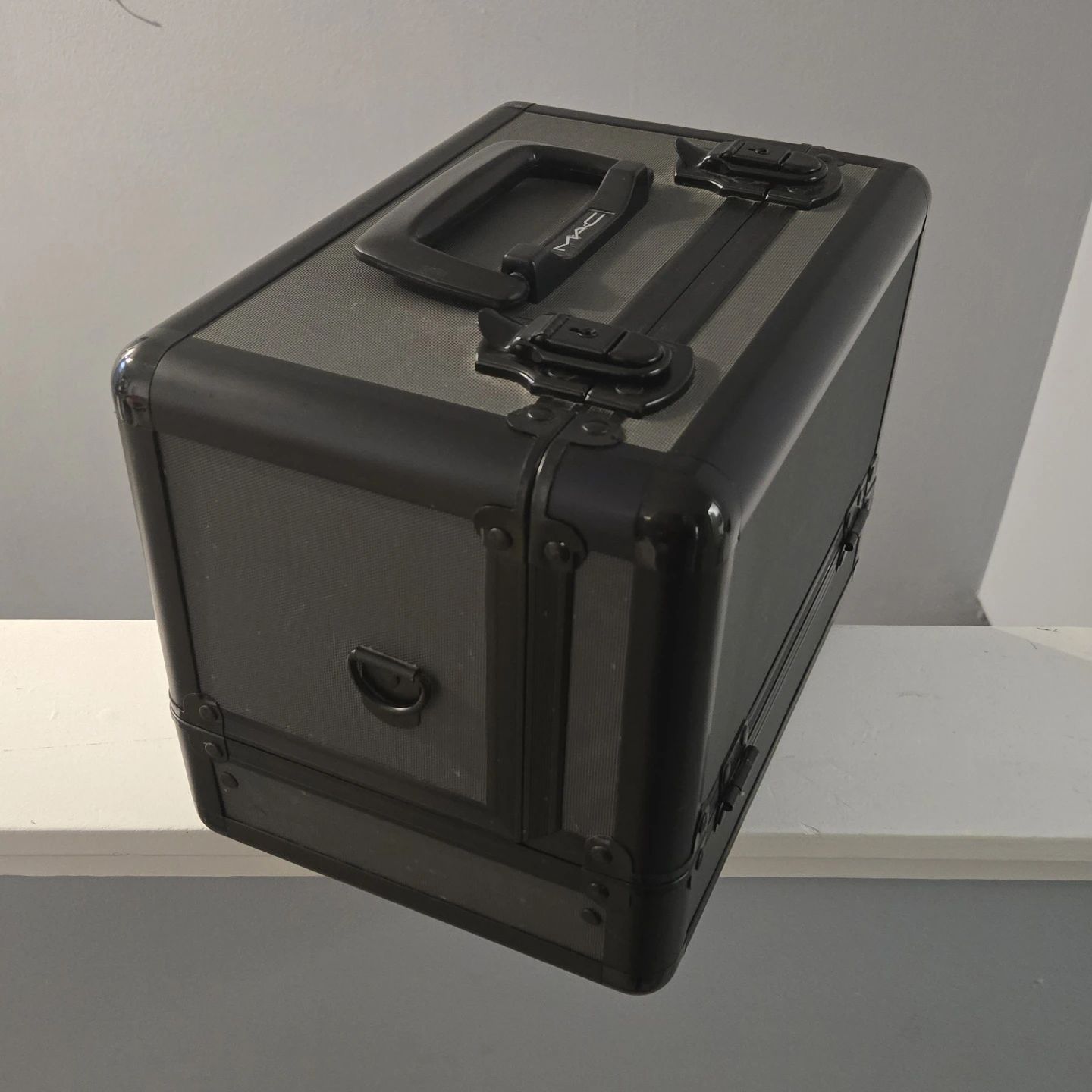 MAC Cosmetics Pro Makeup Artist Train Case - photo 3