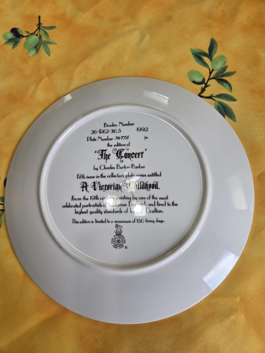 Royal Doulton 'The Concert' Plate - photo 2